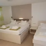 App 2+2 Nizic