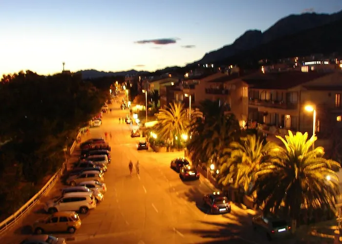 App 2+2 Nizic ماكارسكا