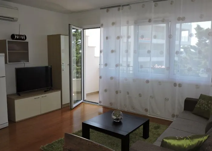App 2+2 Nizic Apartament *